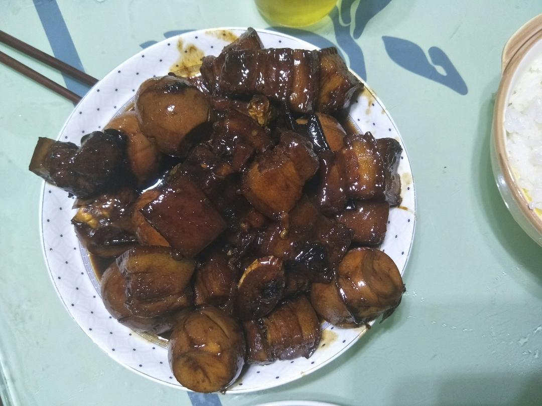 红烧肉卤蛋