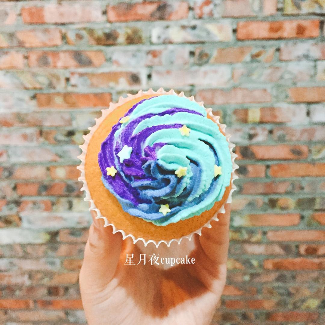 梵高的星空纸杯蛋糕！