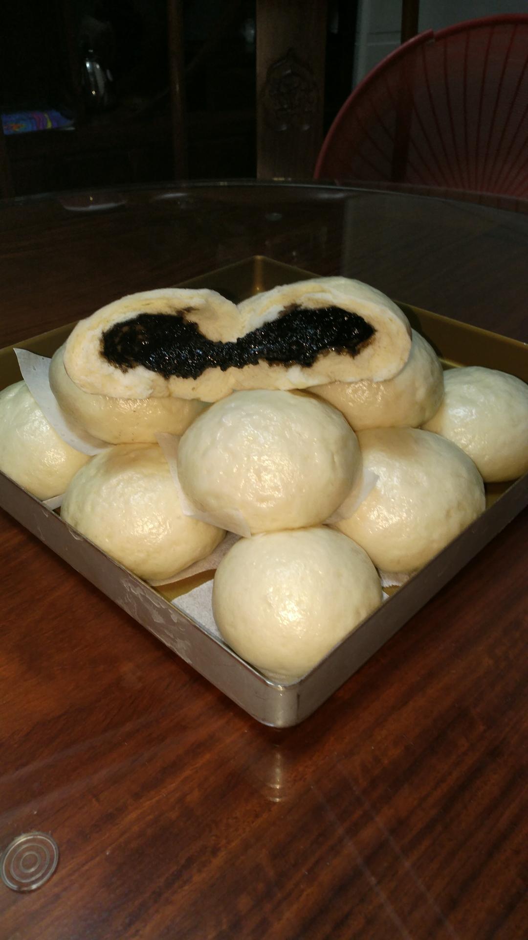 黑芝麻甜包子