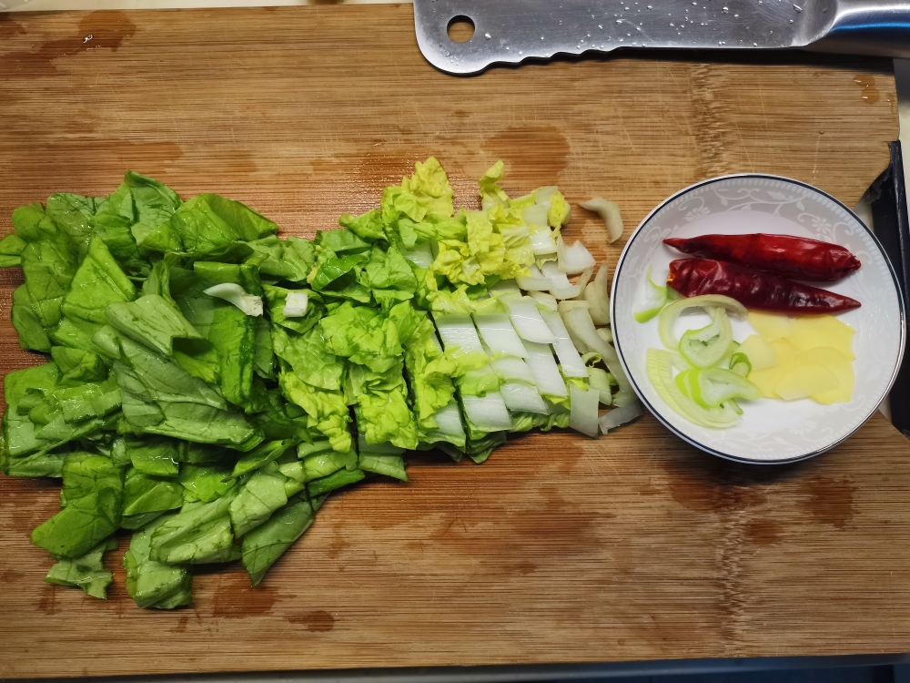 小白菜熬洋芋的做法 步骤2