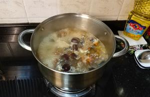 花胶红枣枸杞乌鸡汤的做法 步骤5