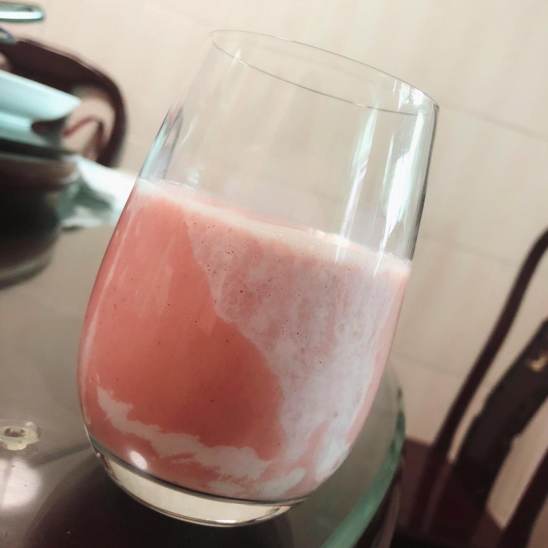 草莓奶昔