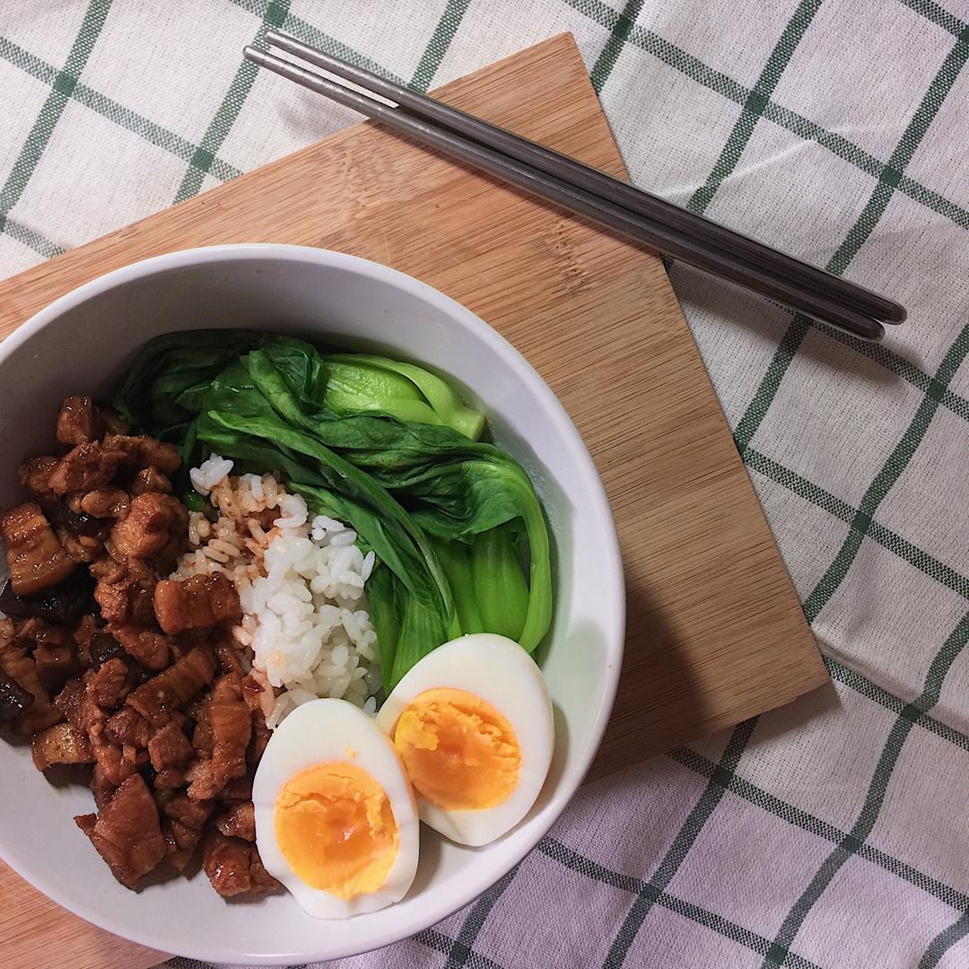 【卤肉饭】