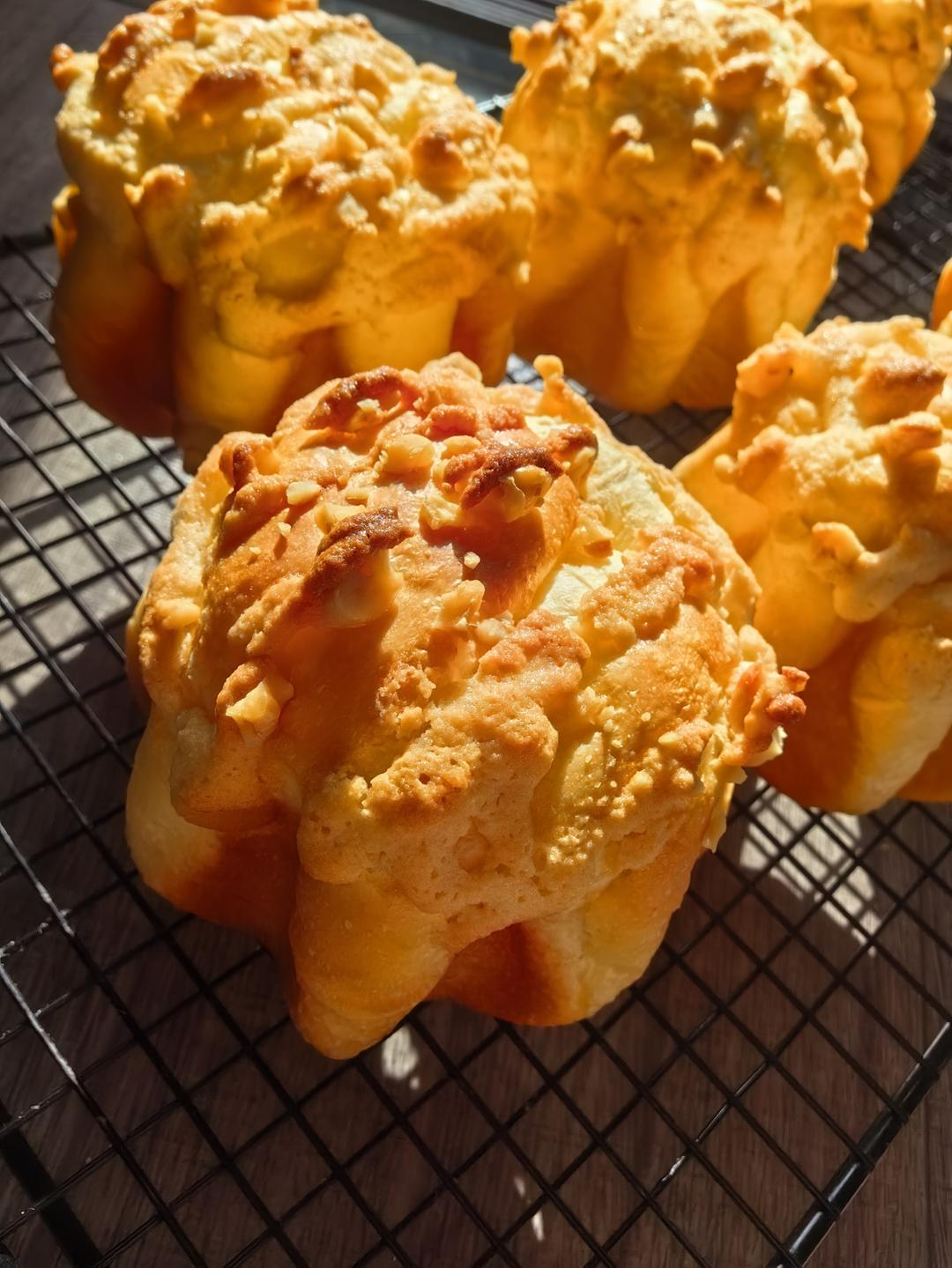 香香软软的杏仁核桃小包子