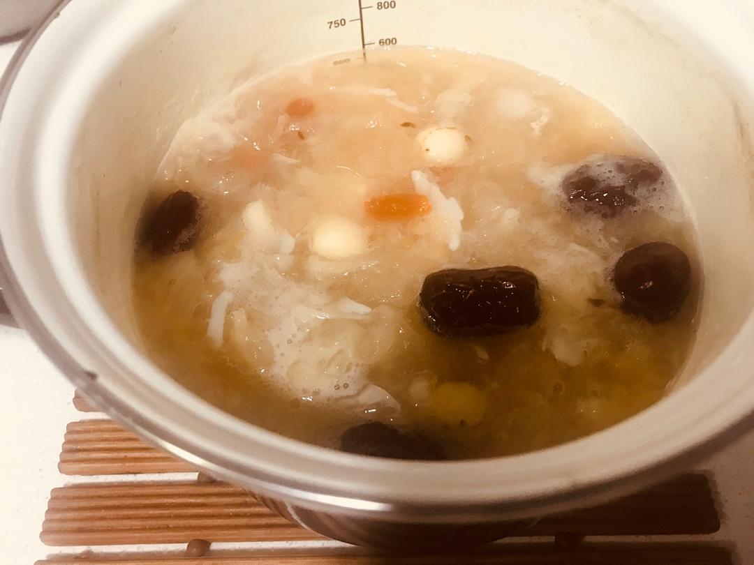 【小森妈妈菜谱】养颜银耳羹