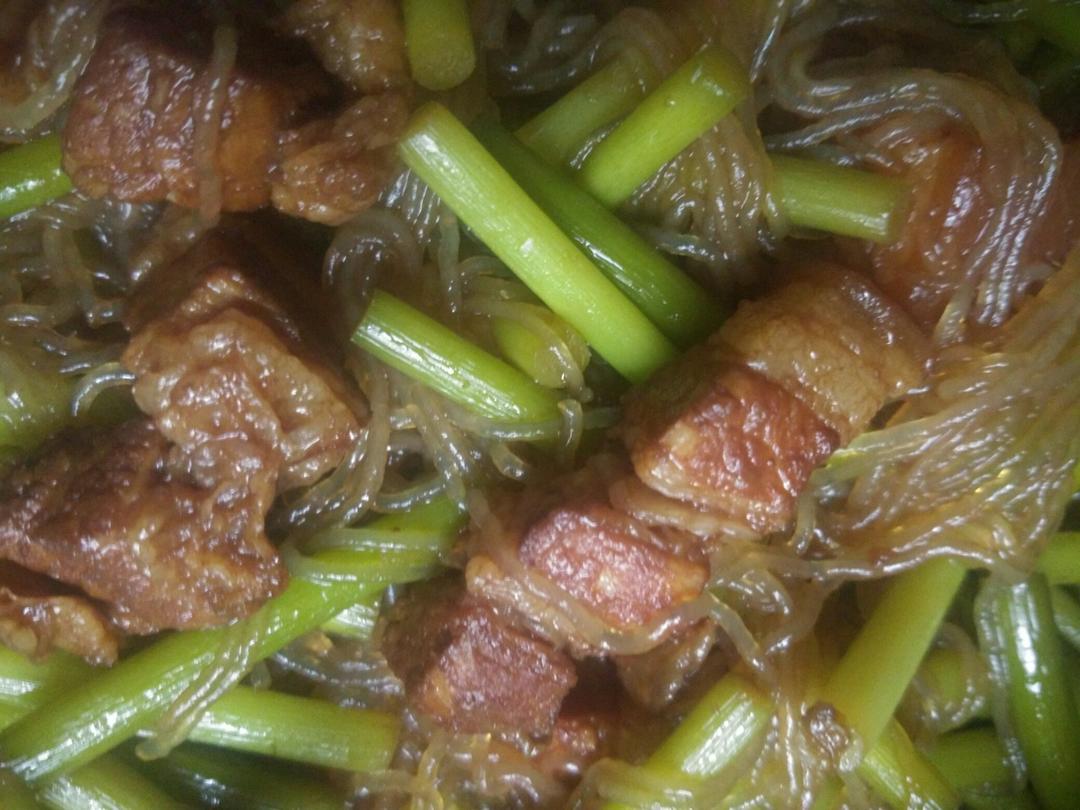 红烧肉焖蒜薹