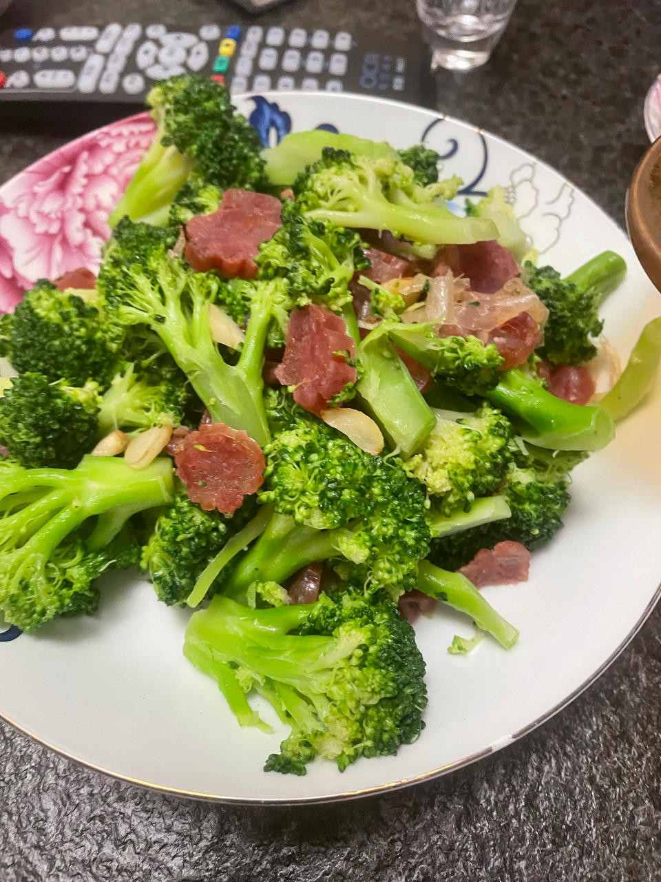 西兰花炒腊肠，赞！