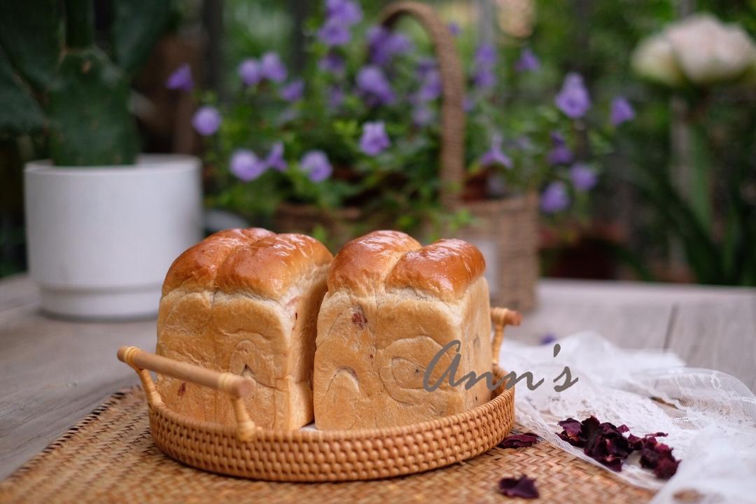 色与香同赋的玫瑰吐司