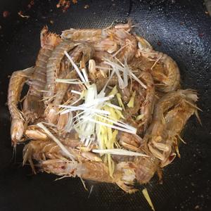 辣炒皮皮虾的做法 步骤3