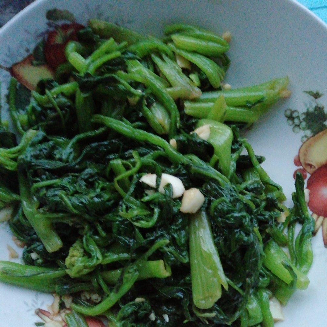 凉拌菠菜(家传秘方)