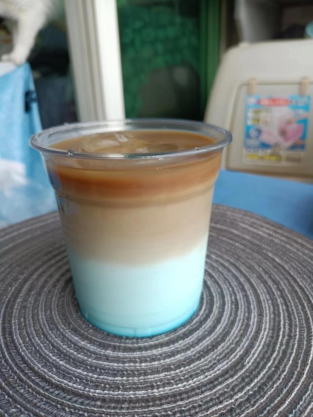 仅需4步在家就能搞定瓦尔登蓝椰拿铁