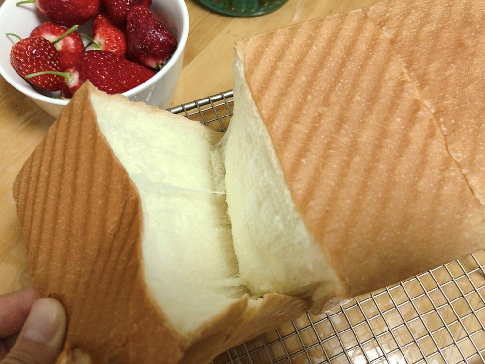 只需一次发酵的超软吐司（附面包机揉手套膜攻略）