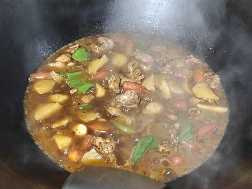 鸡腿红烧土豆（独家做法超简单）