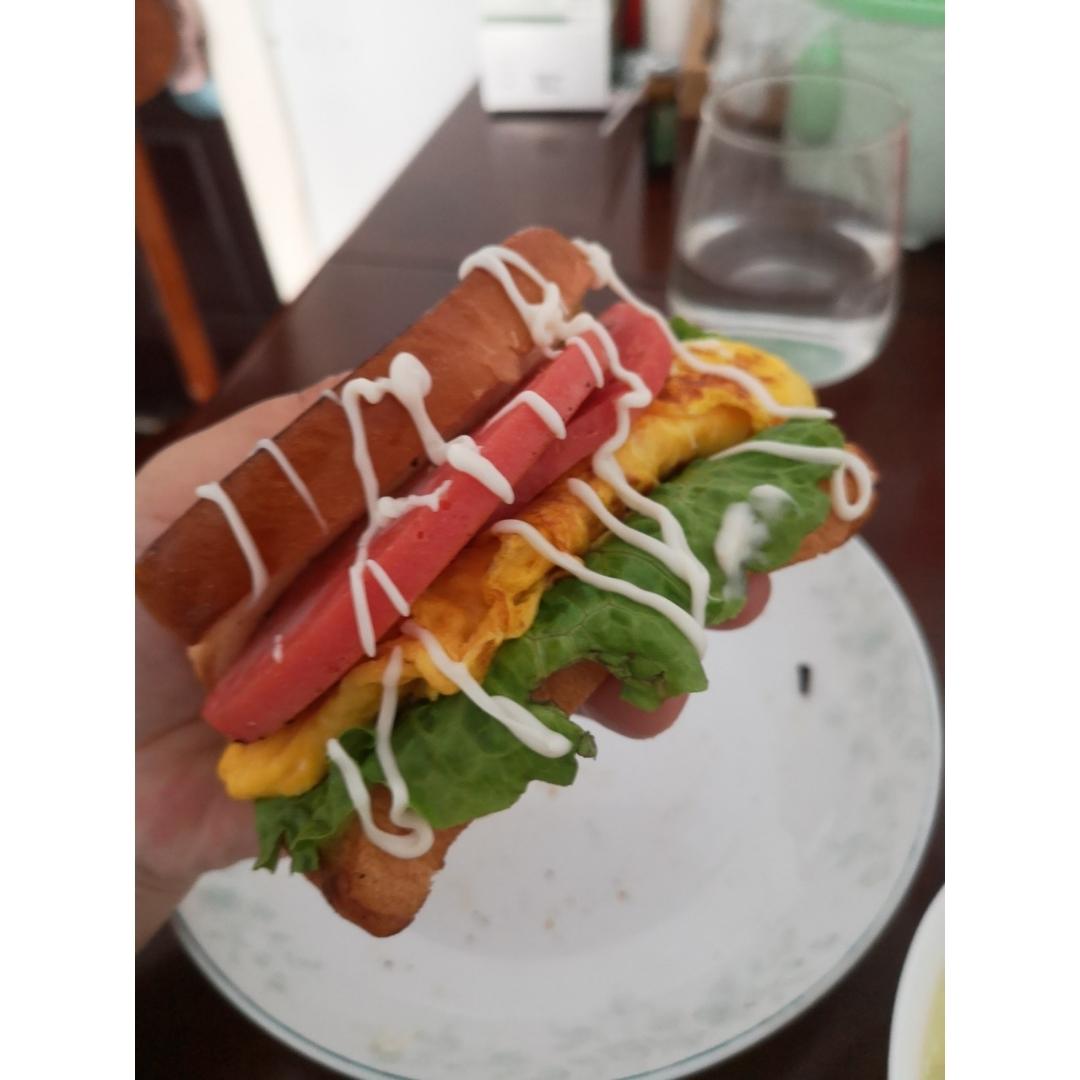 芝士厚蛋烧三明治