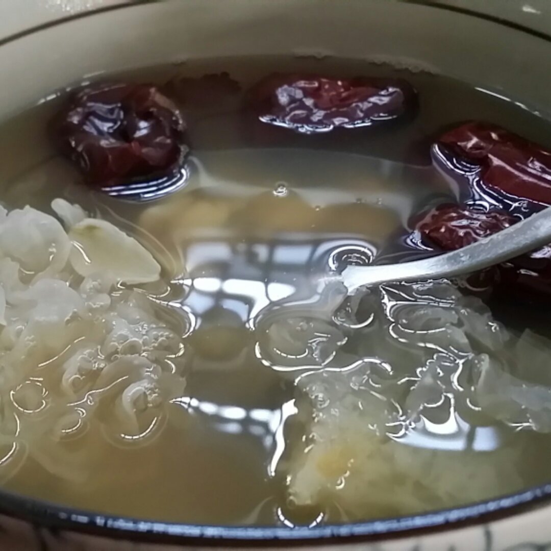 红枣薏米银耳羹