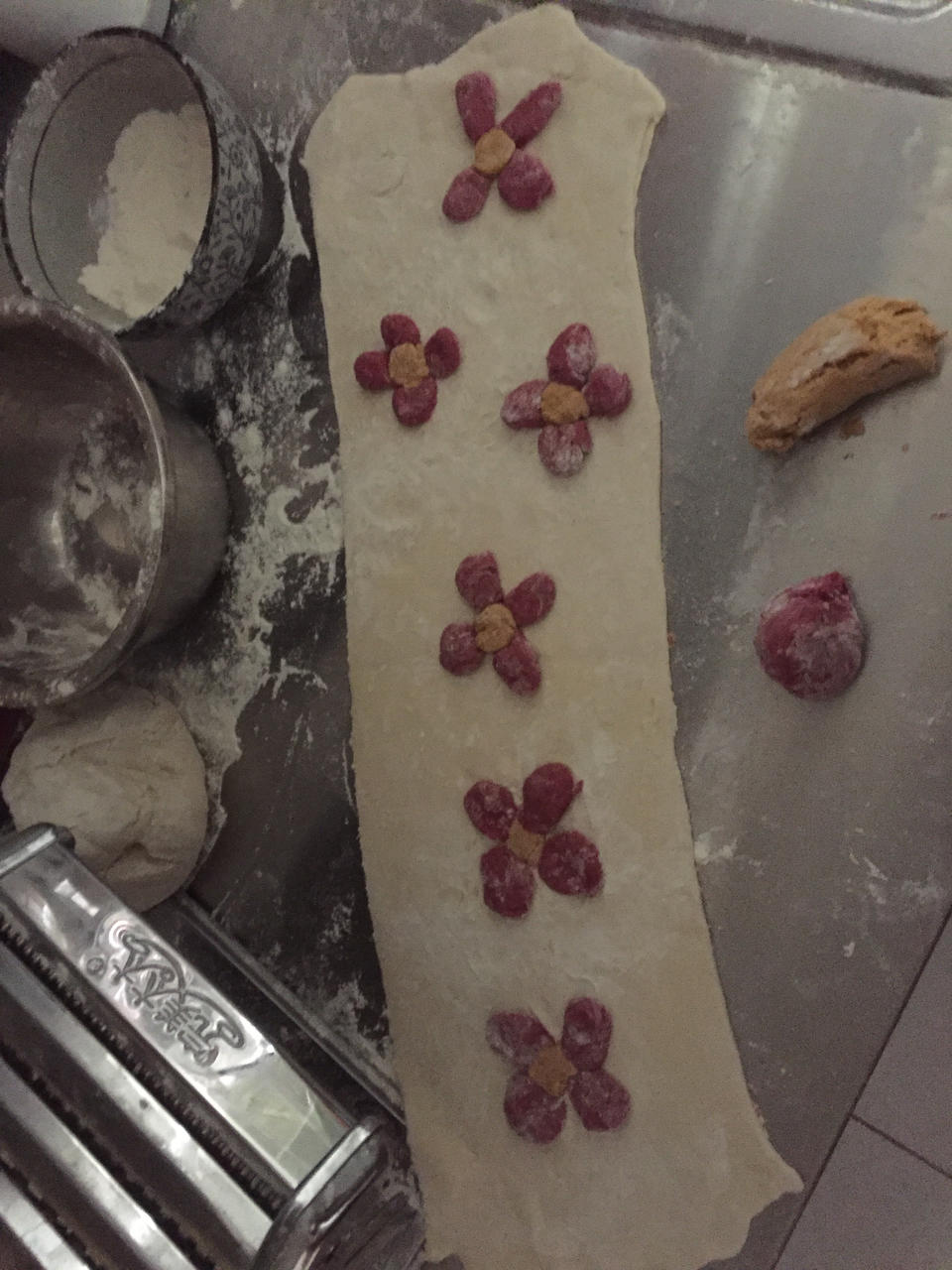 记录首次压面机做馒头—marimekko花朵刀切