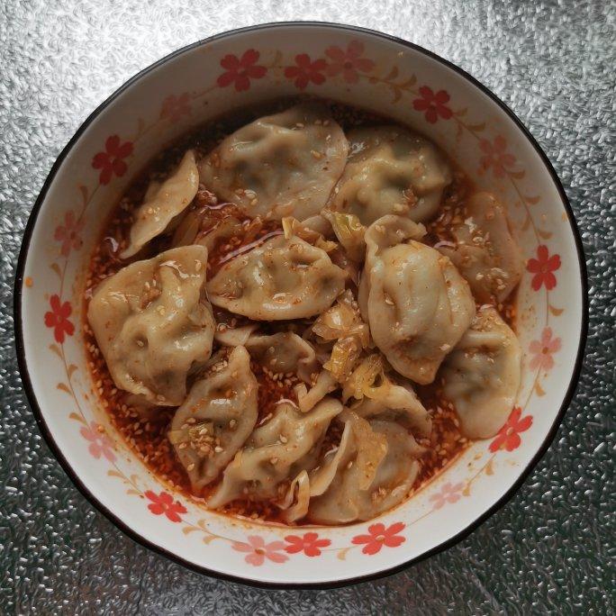 省时又便捷，没人能抗拒这碗酸汤水饺！🥟
