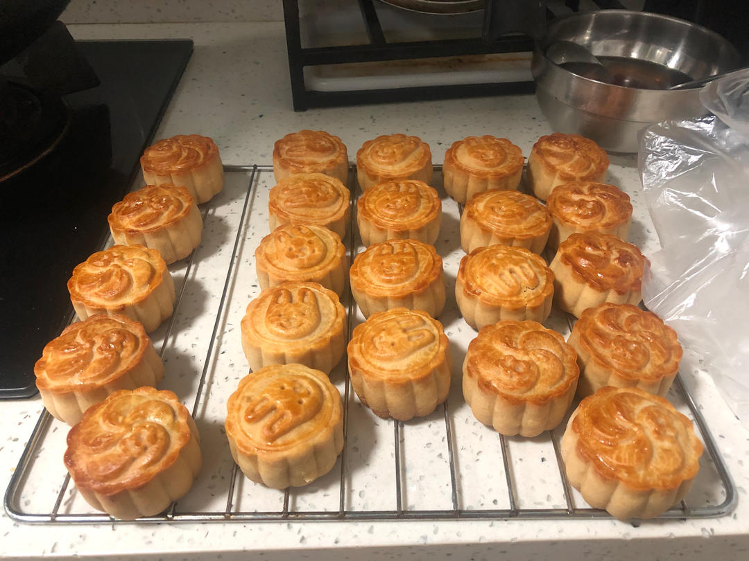 广式月饼—蛋黄莲蓉月饼