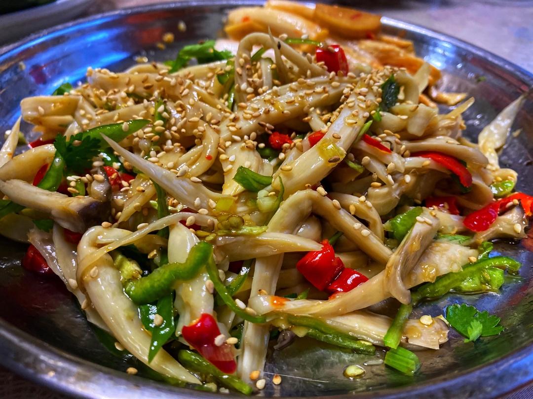 比肉还好吃的【手撕凉拌杏鲍菇】，上桌扫光光