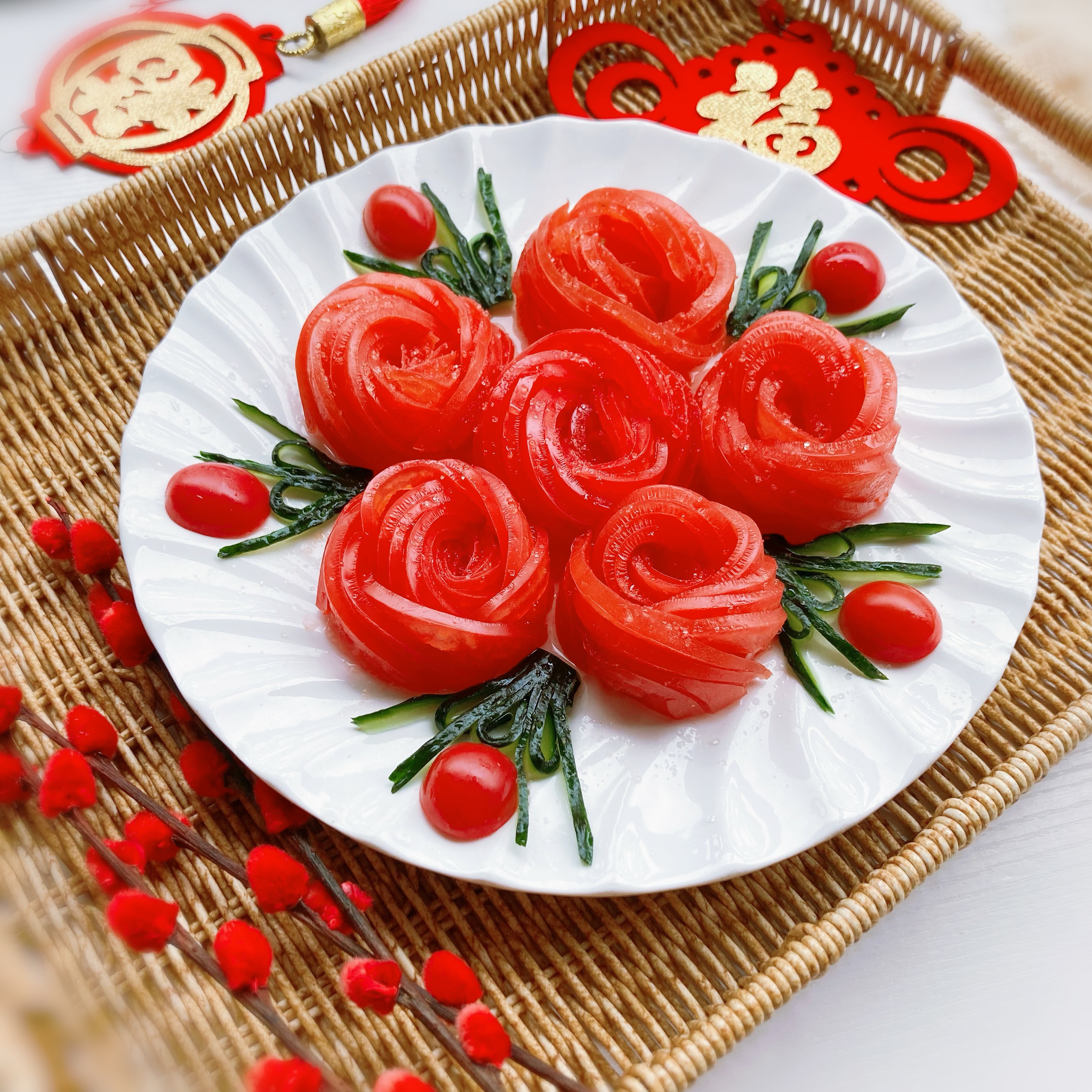年夜菜之花开富贵~西红柿玫瑰花的做法