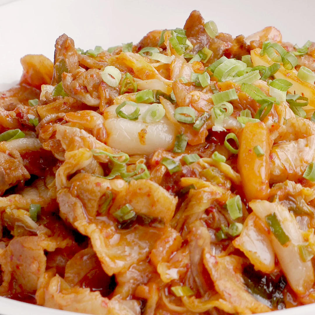 泡菜炒五花肉的做法