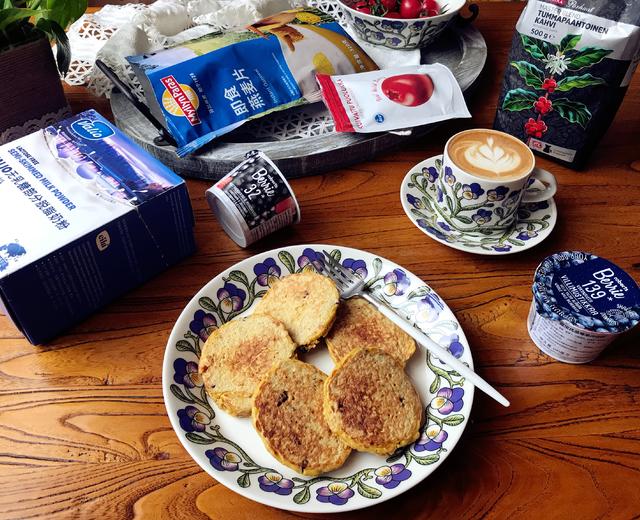 早餐燕麦鸡蛋饼＆咖啡拿铁（低脂、健康）的做法