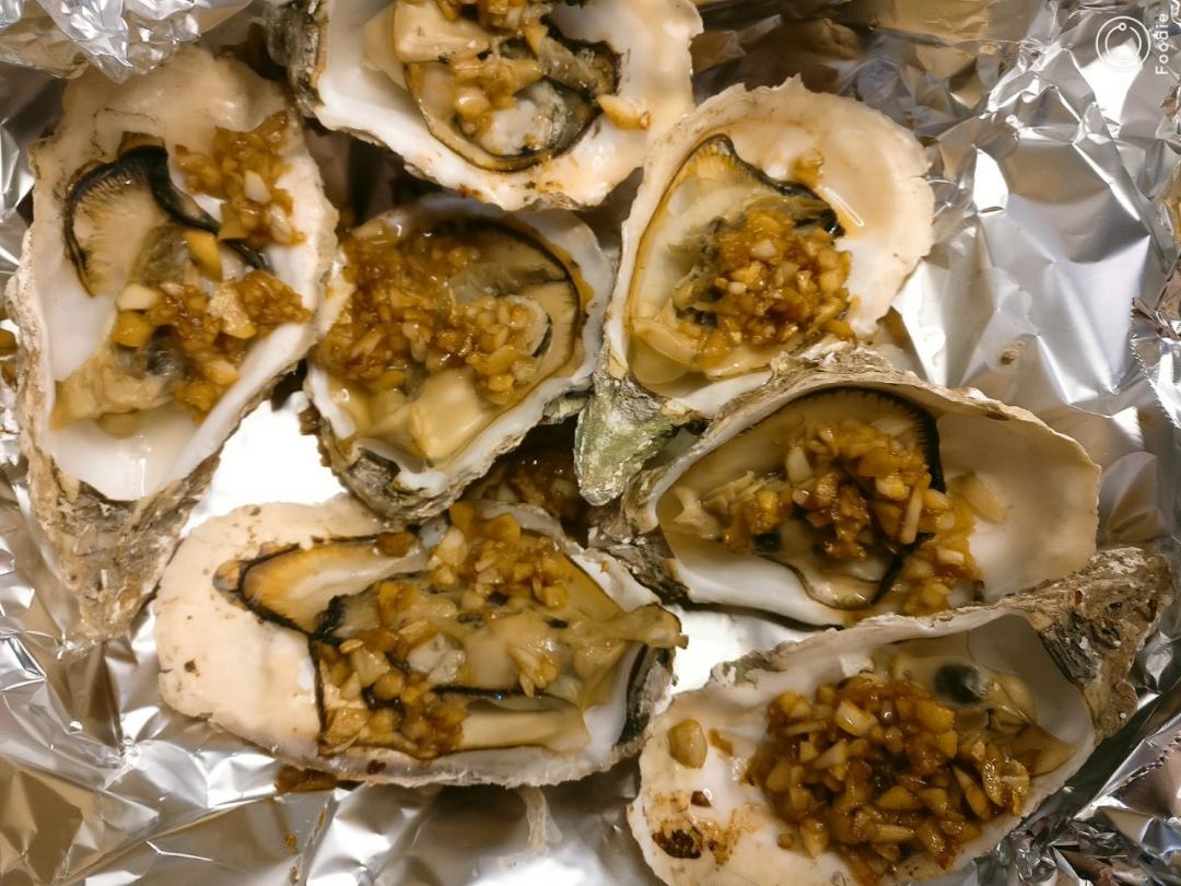 烤生蚝 生蚝好吃关键是蒜茸做得好