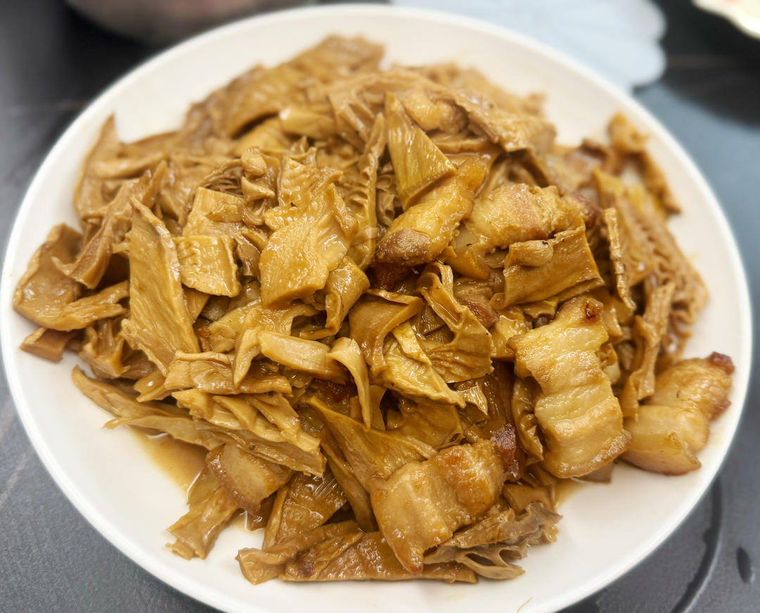 笋干焖五花肉