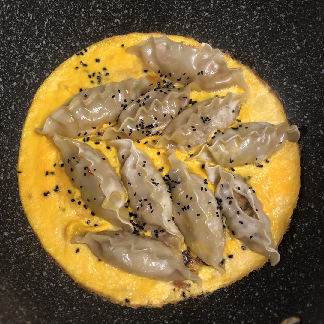 抱蛋煎饺，让速冻饺子好看又好吃～蘸醋吃爱了爱了