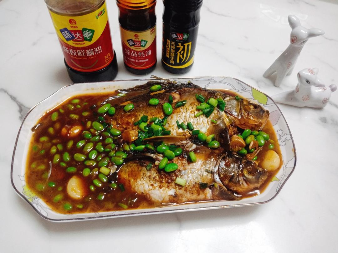 野生鲫鱼烧毛豆子的做法