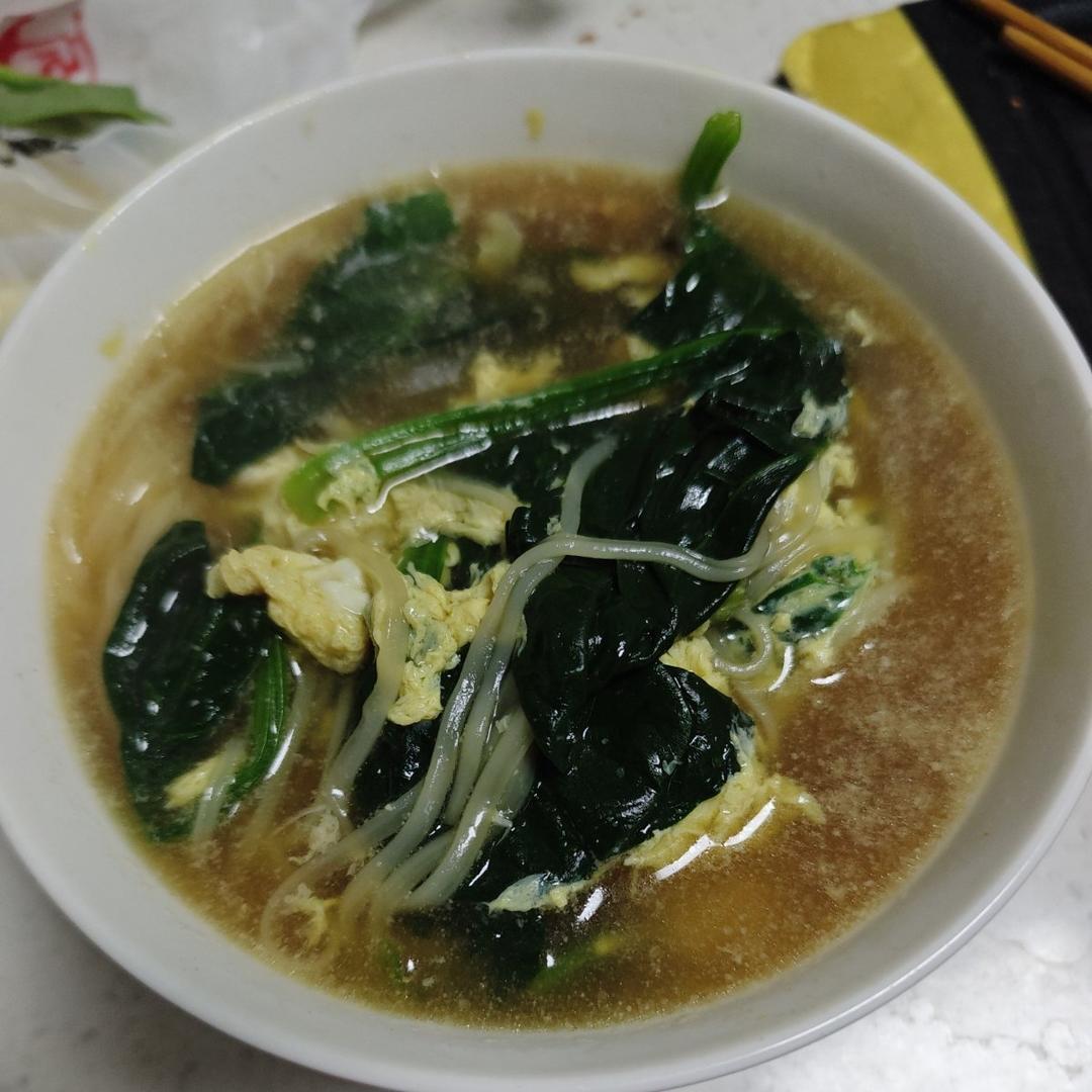 菠菜鸡蛋清汤面