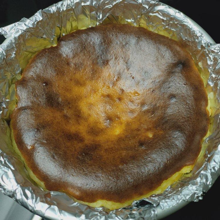 【原创】
零失败的下午茶-Basque巴斯克芝士蛋糕（消耗妙可蓝多奶油奶酪、雀巢淡奶油）