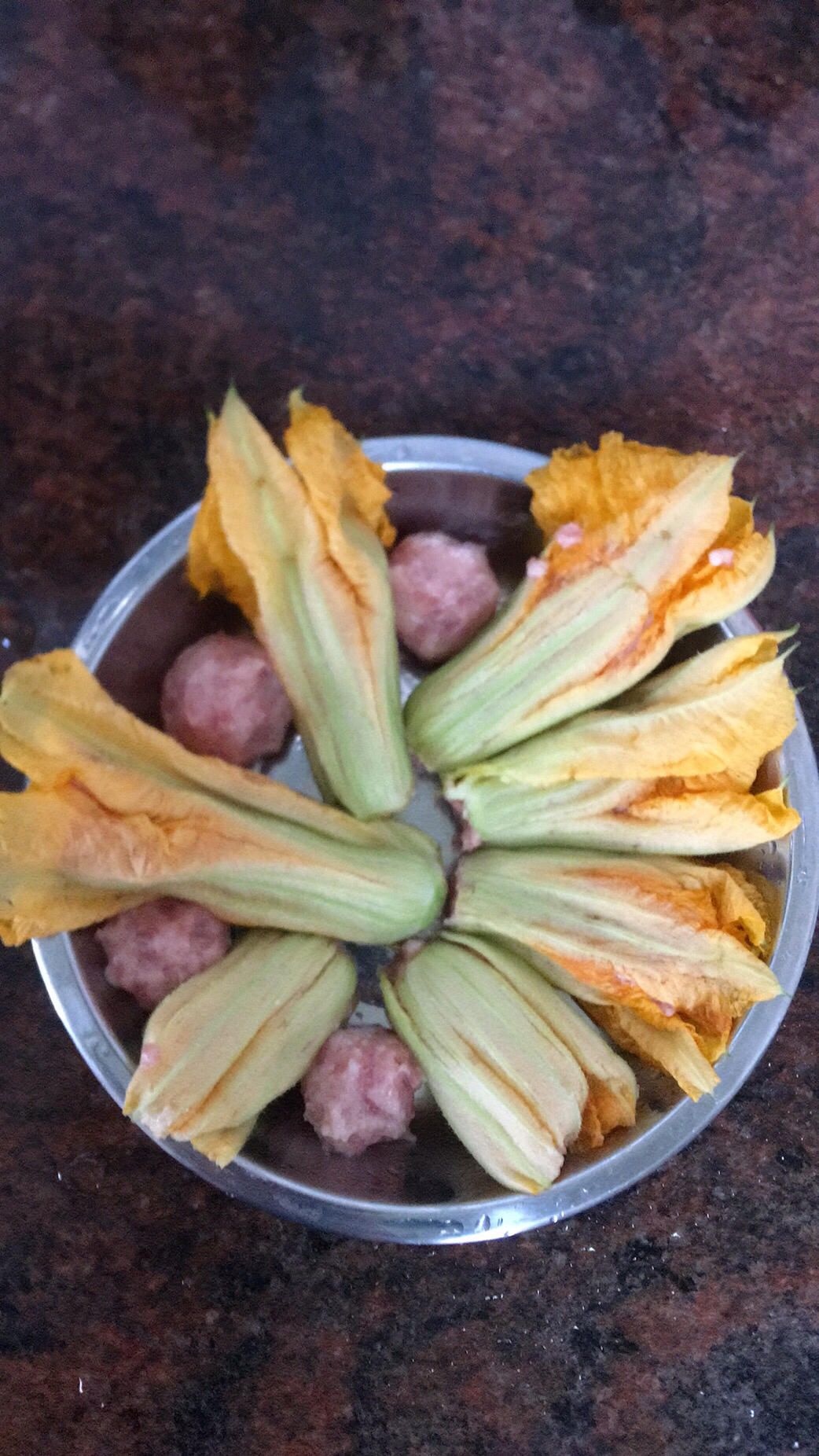 南瓜花酿肉
