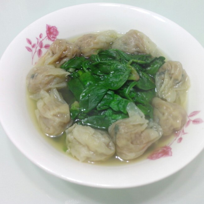 冰箱之跟着星厨学家宴#菠菜燕饺汤~~这个燕饺我是买了福建的同利燕皮