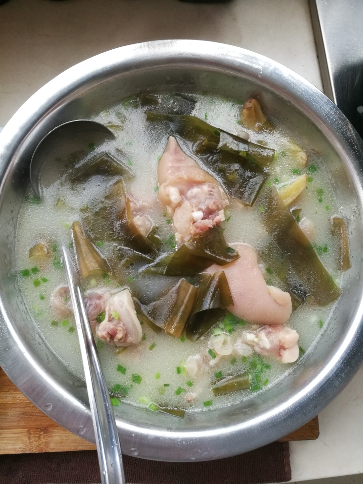 猪蹄海带汤的做法