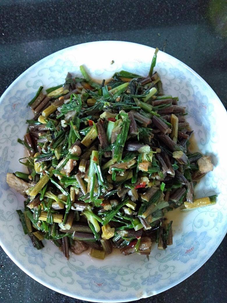 0人做过这道菜曼曼风雨中有季节性的野菜,很是美味用料蕨菜的做法小