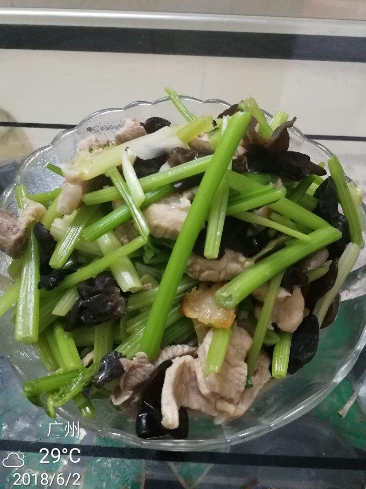 芹菜炒肉