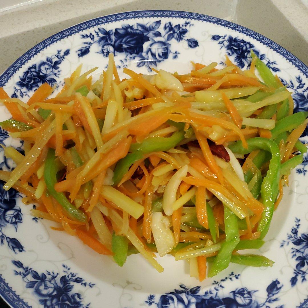 青椒炒胡萝卜土豆丝