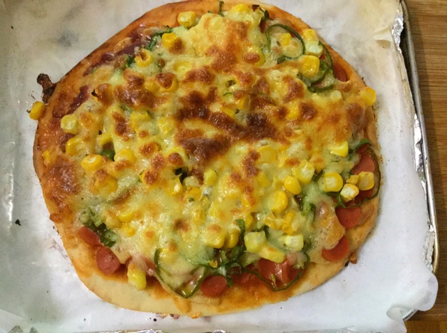 薄饼脆皮火腿pizza