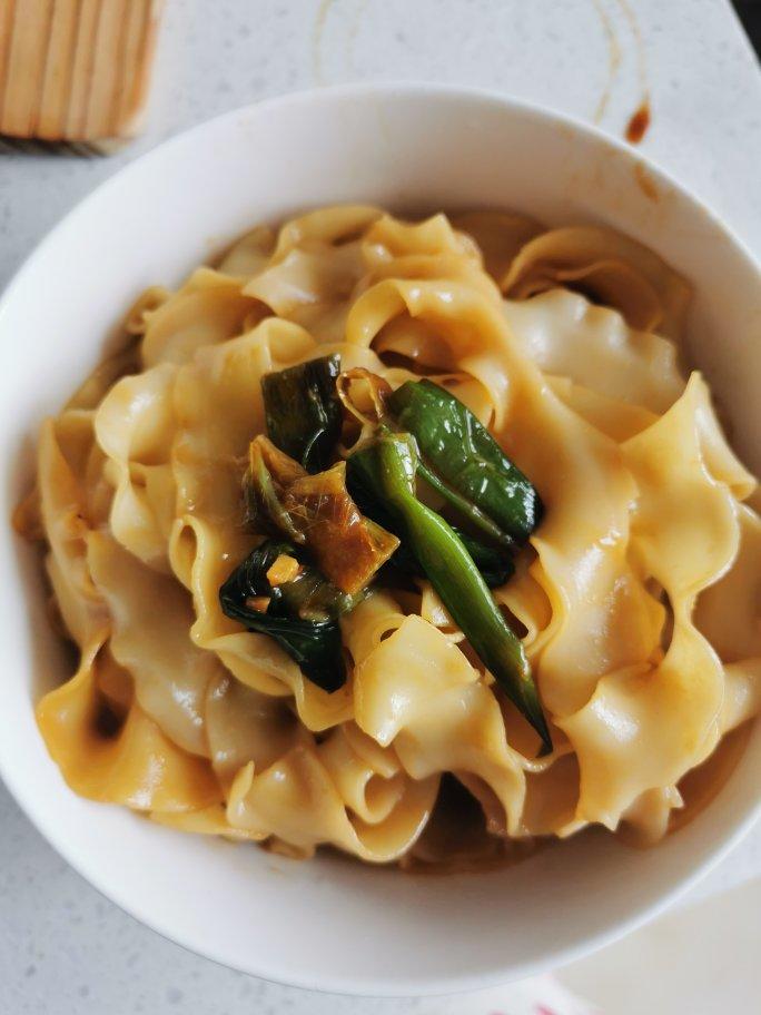 10分钟搞定的一碗葱油拌面