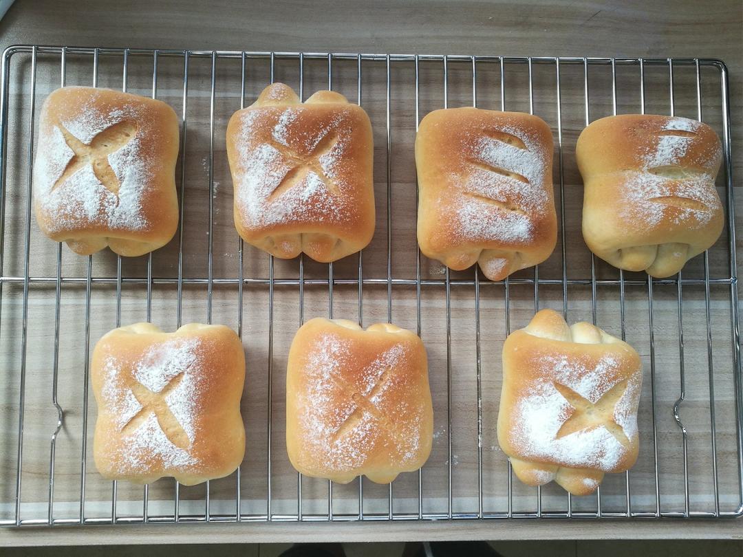 波兰种牛奶面包卷