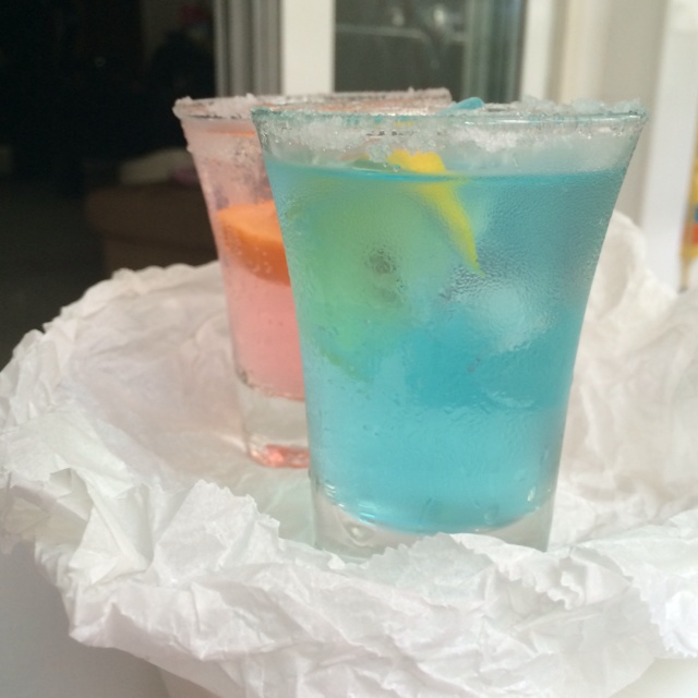 我要打十一个做的食纪蓝色眼泪鸡尾酒