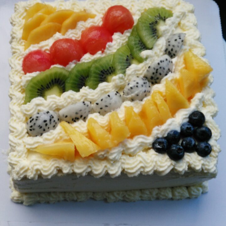 闻老六做的方形水果夹层蛋糕