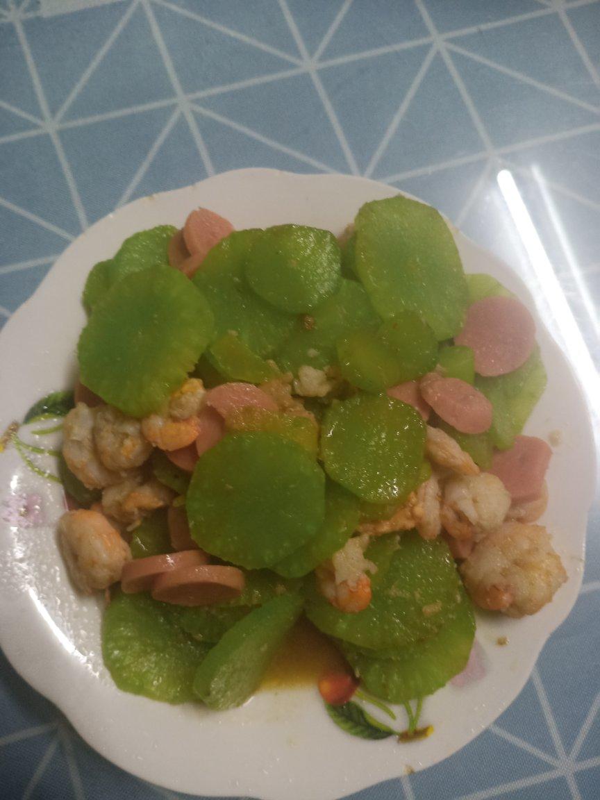 莴笋虾仁炒火腿肠