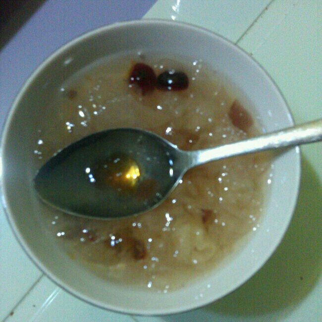 蔓越莓桃胶银耳羹