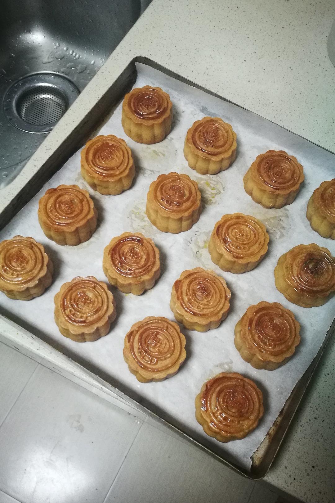 广式月饼—蛋黄莲蓉月饼
