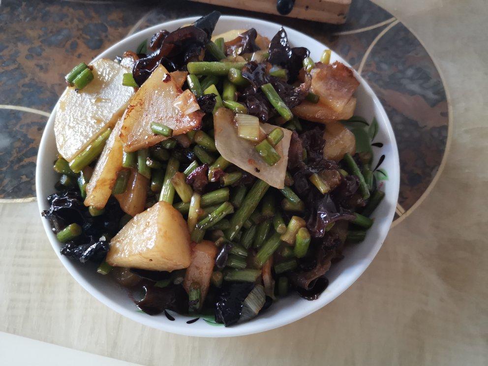 蒜苔炒土豆片