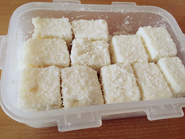 椰丝牛奶小方糕