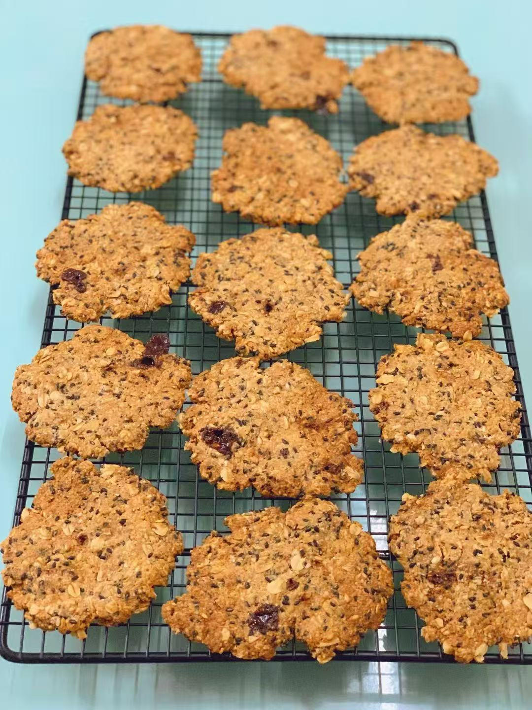 素食:有机燕麦芝麻大饼干