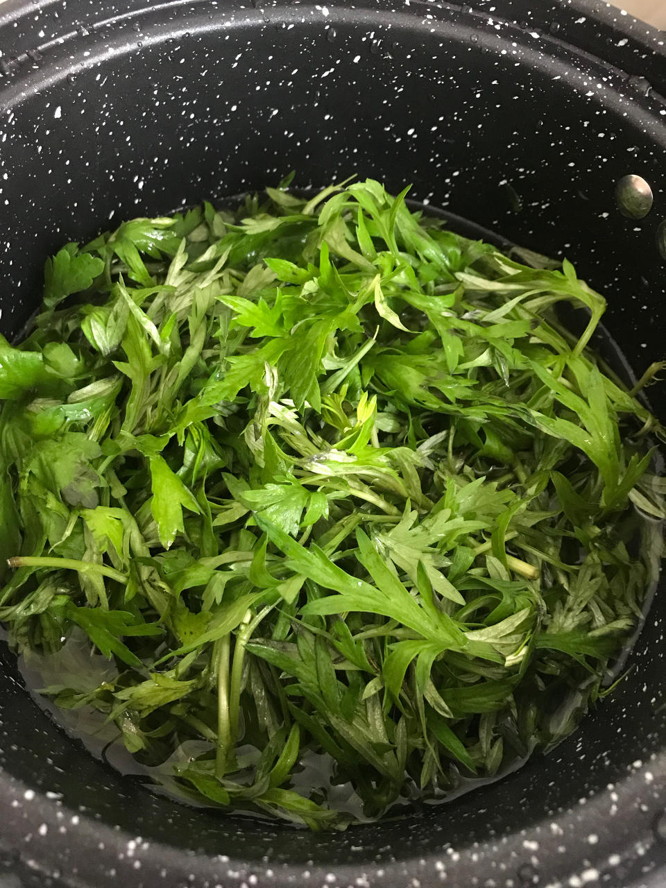 清明必吃的艾草青团